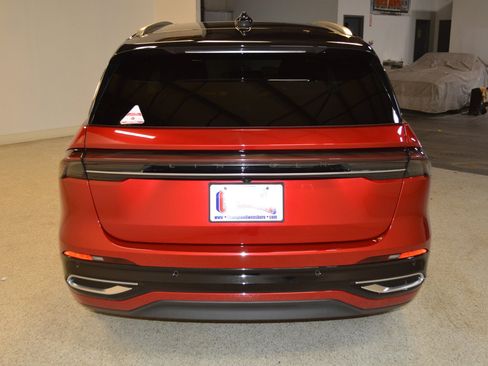 Used 2024 Lincoln Nautilus Reserve w/ Equipment Group 202A image 4