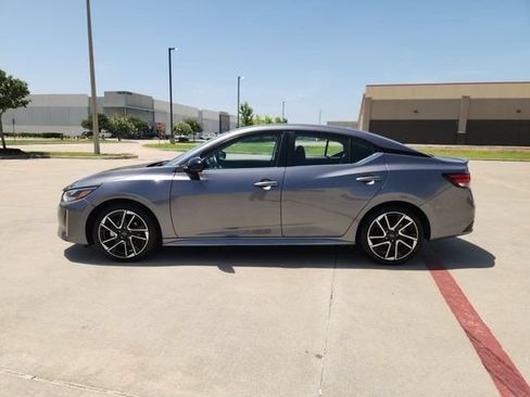 Used 2025 Nissan Sentra SR FWD image 4