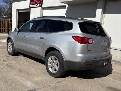 Used 2010 Chevrolet Traverse LT image 4