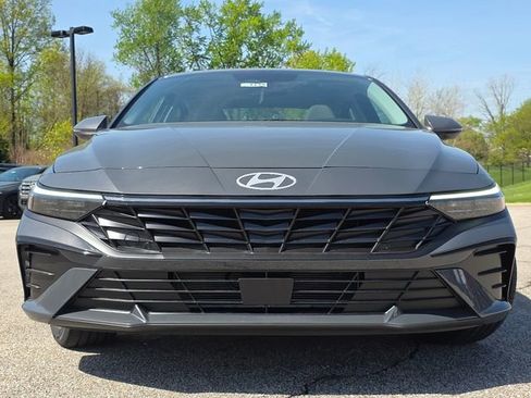 New 2026 Hyundai Elantra Limited FWD image 12