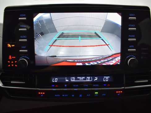 Used 2022 Toyota Sienna XLE FWD image 18