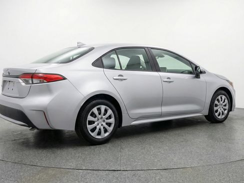Used 2025 Toyota Corolla LE FWD image 9