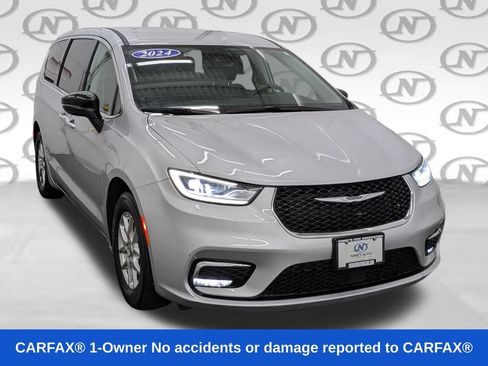 Used 2024 Chrysler Pacifica Touring-L FWD image 29