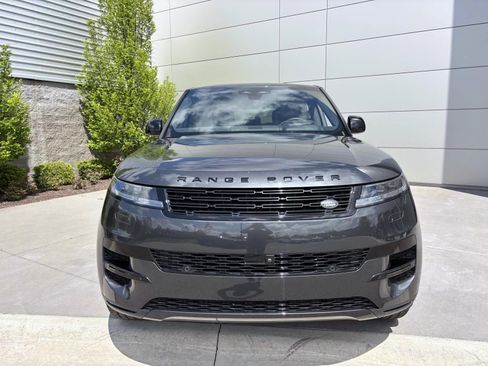 Used 2025 Land Rover Range Rover Sport SE AWD/4WD image 2