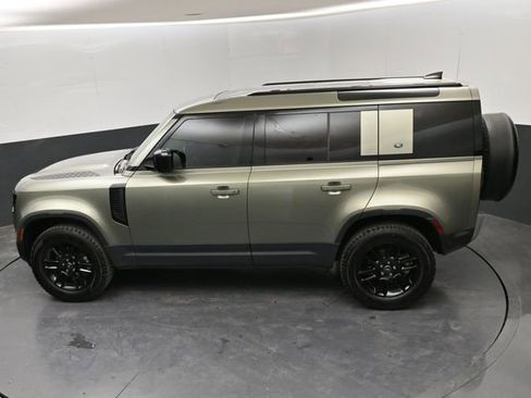 Used 2024 Land Rover Defender 110 S image 27