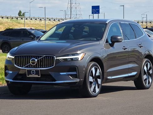 Used 2023 Volvo XC60 T8 Plus w/ Protection Package Premier AWD/4WD image 7