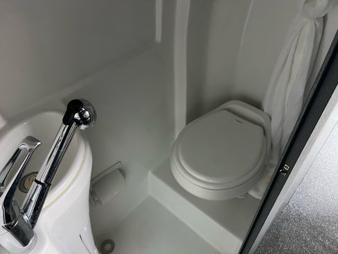 Used 2021 Mercedes-Benz Sprinter 3500 image 19