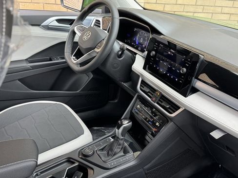 New 2026 Volkswagen Taos SE image 10