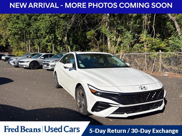 Certified 2024 Hyundai Elantra Limited FWD image 3