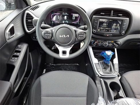 New 2025 Kia Soul LX w/ LX Technology Package image 7
