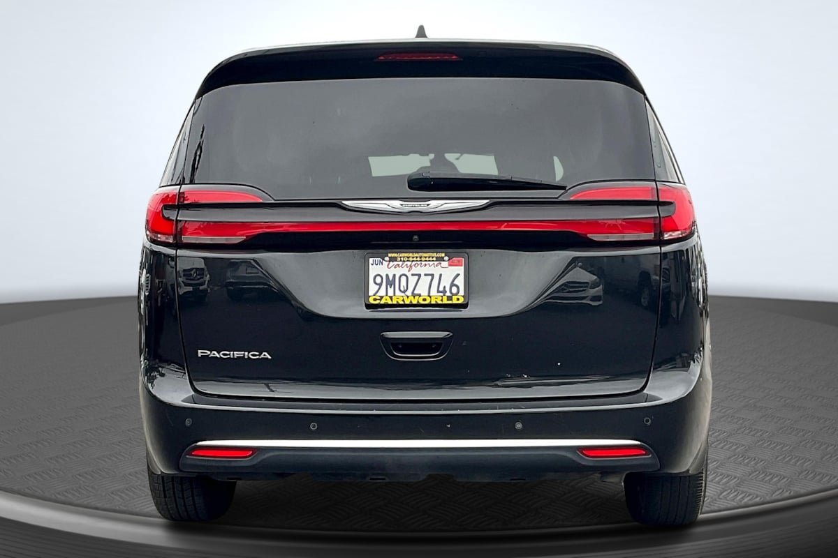 Used 2022 Chrysler Pacifica Touring-L FWD image 4