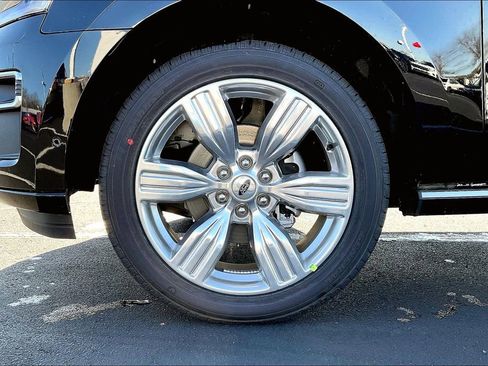 New 2024 Ford Expedition Platinum image 12