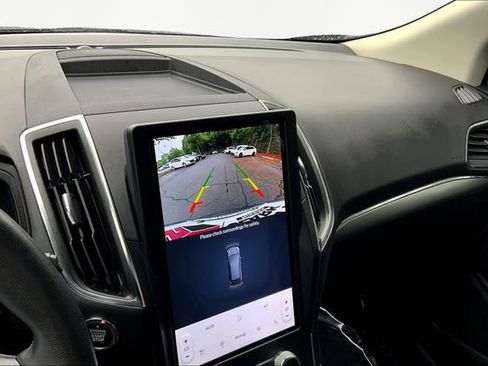 Used 2024 Ford Edge Titanium image 11