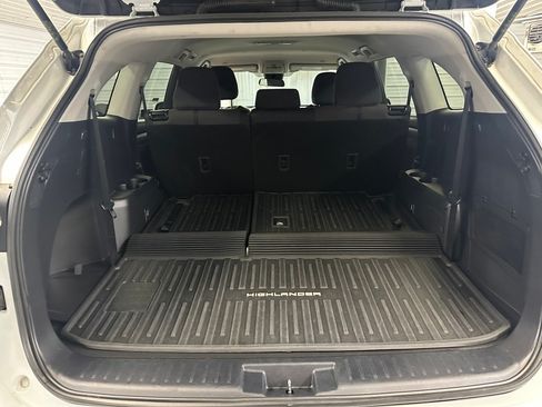 Used 2023 Toyota Highlander L FWD image 22