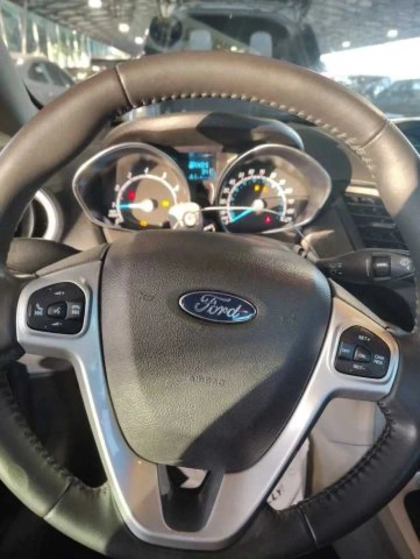 Used 2015 Ford Fiesta SE w/ Comfort Package FWD image 9