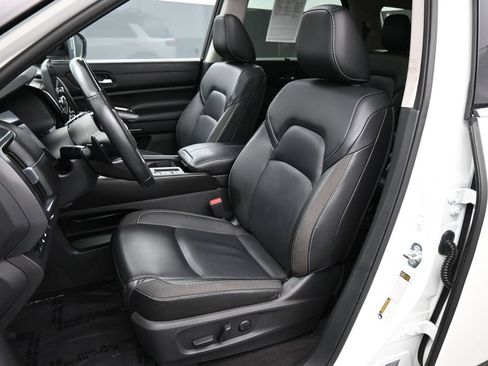 Used 2023 Nissan Pathfinder SL w/ SL Premium Package FWD image 16