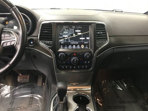 Used 2017 Jeep Grand Cherokee Overland w/ Jeep Active Safety Group image 17