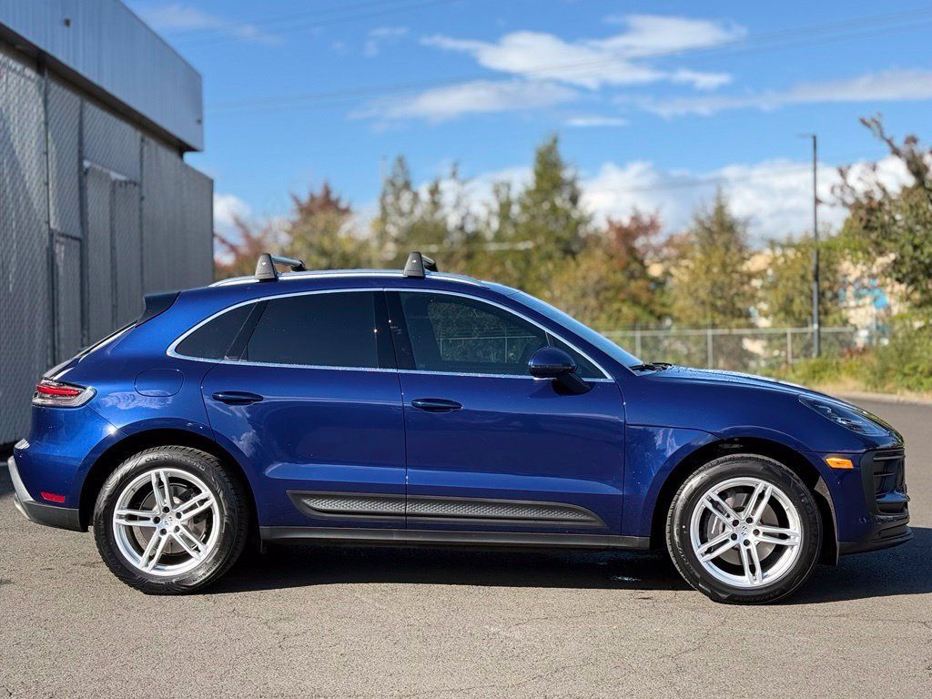 Used 2022 Porsche Macan AWD/4WD image 6