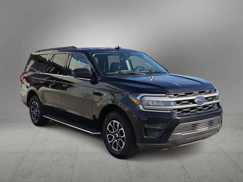 Used 2022 Ford Expedition Max XLT image 2