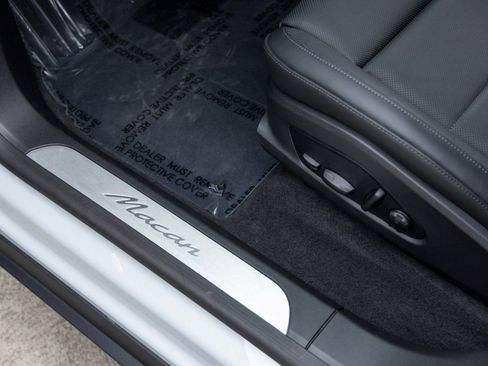 New 2025 Porsche Macan Electric RWD image 27