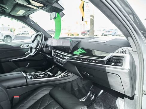 Used 2025 BMW X7 xDrive40i w/ M Sport Package AWD/4WD image 21
