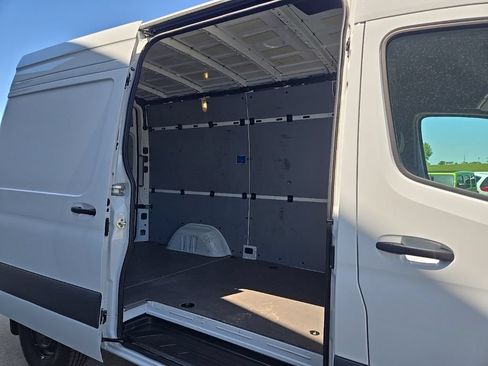 Used 2025 Mercedes-Benz Sprinter 2500 image 59