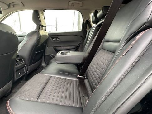 Used 2025 Nissan Rogue SV image 11