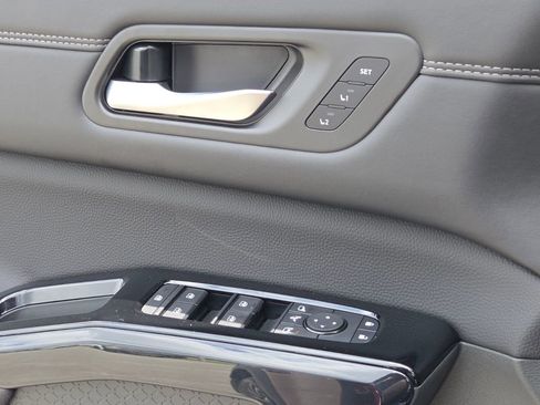 New 2026 Nissan Pathfinder Platinum FWD image 26