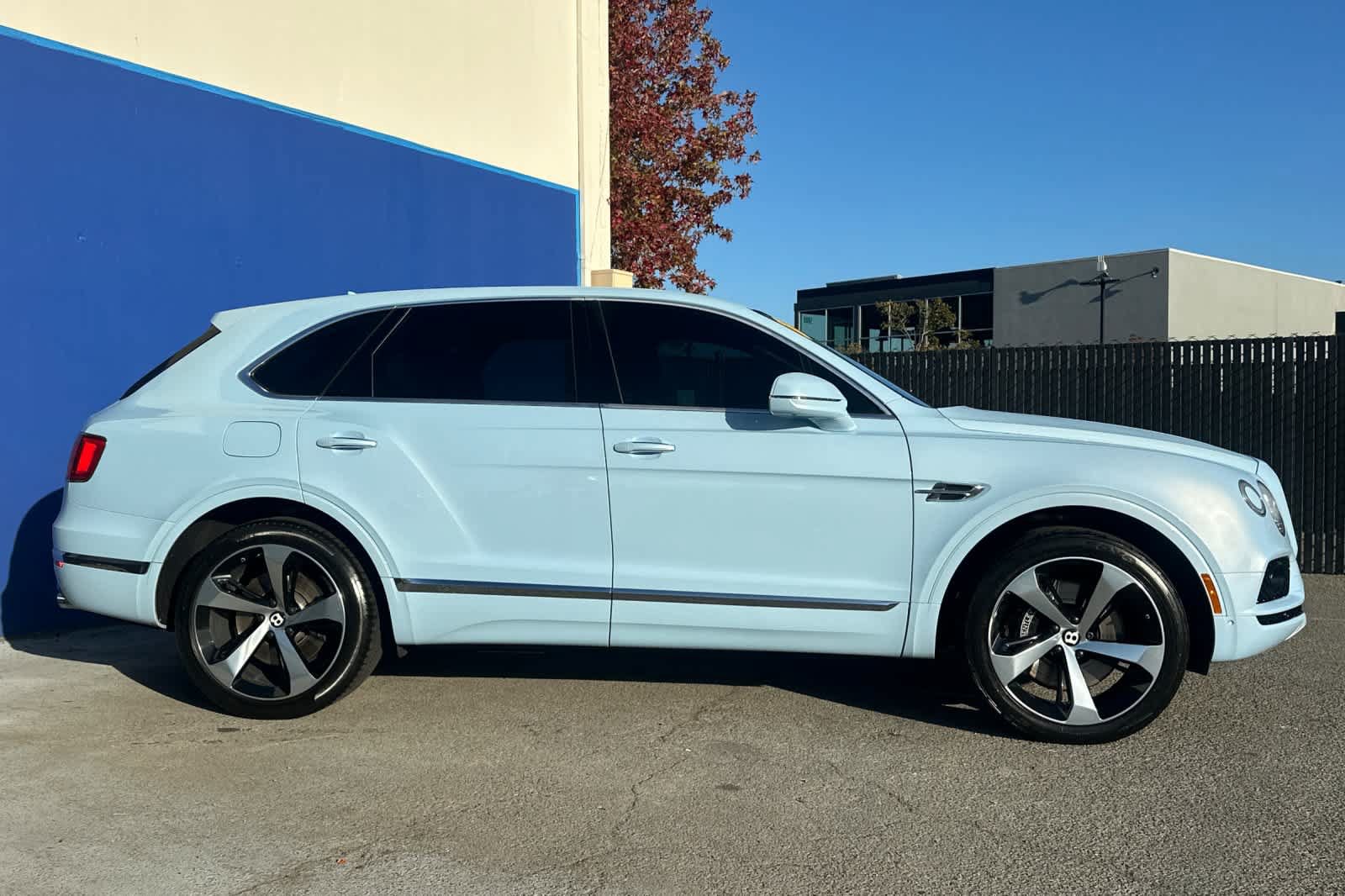 Used 2019 Bentley Bentayga AWD/4WD image 2