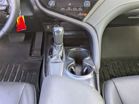 Used 2019 Toyota Camry LE image 19