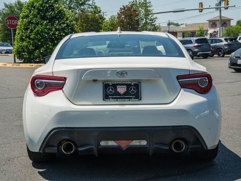 Used 2017 Toyota 86 RWD image 6