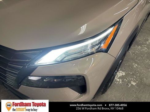Used 2025 Nissan Rogue SV AWD/4WD image 8