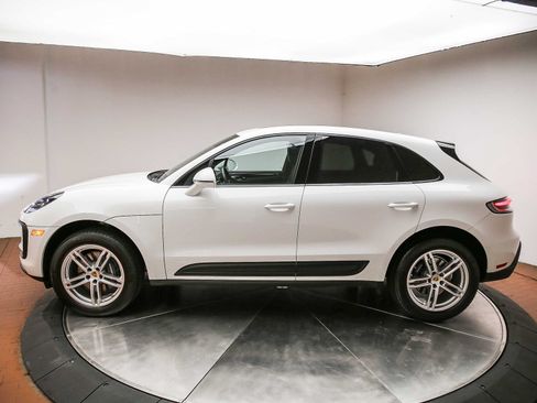 Certified 2023 Porsche Macan AWD/4WD image 2