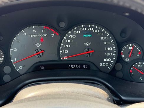 Used 1998 Chevrolet Corvette Coupe w/ Roof Pkg image 18