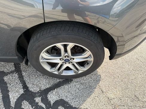 Used 2016 Ford Edge Titanium w/ Technology Package AWD/4WD image 8