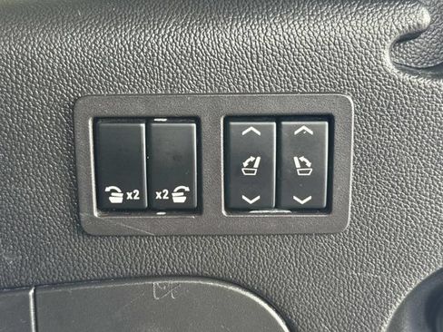 Used 2017 GMC Yukon XL Denali w/ Open Road Package RWD image 14