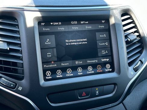 Used 2022 Jeep Cherokee Trailhawk w/ Premium Leather Package AWD/4WD image 31