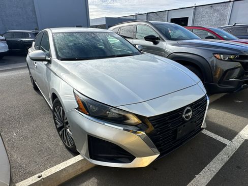 Used 2023 Nissan Altima 2.5 SV image 2