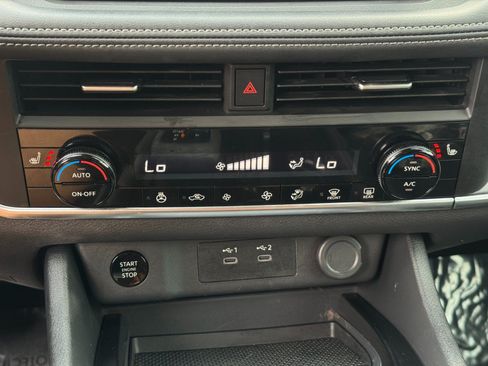 Used 2024 Nissan Rogue SV w/ SV Premium Package FWD image 25