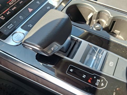 Used 2019 Audi Q8 Premium Plus AWD/4WD image 16