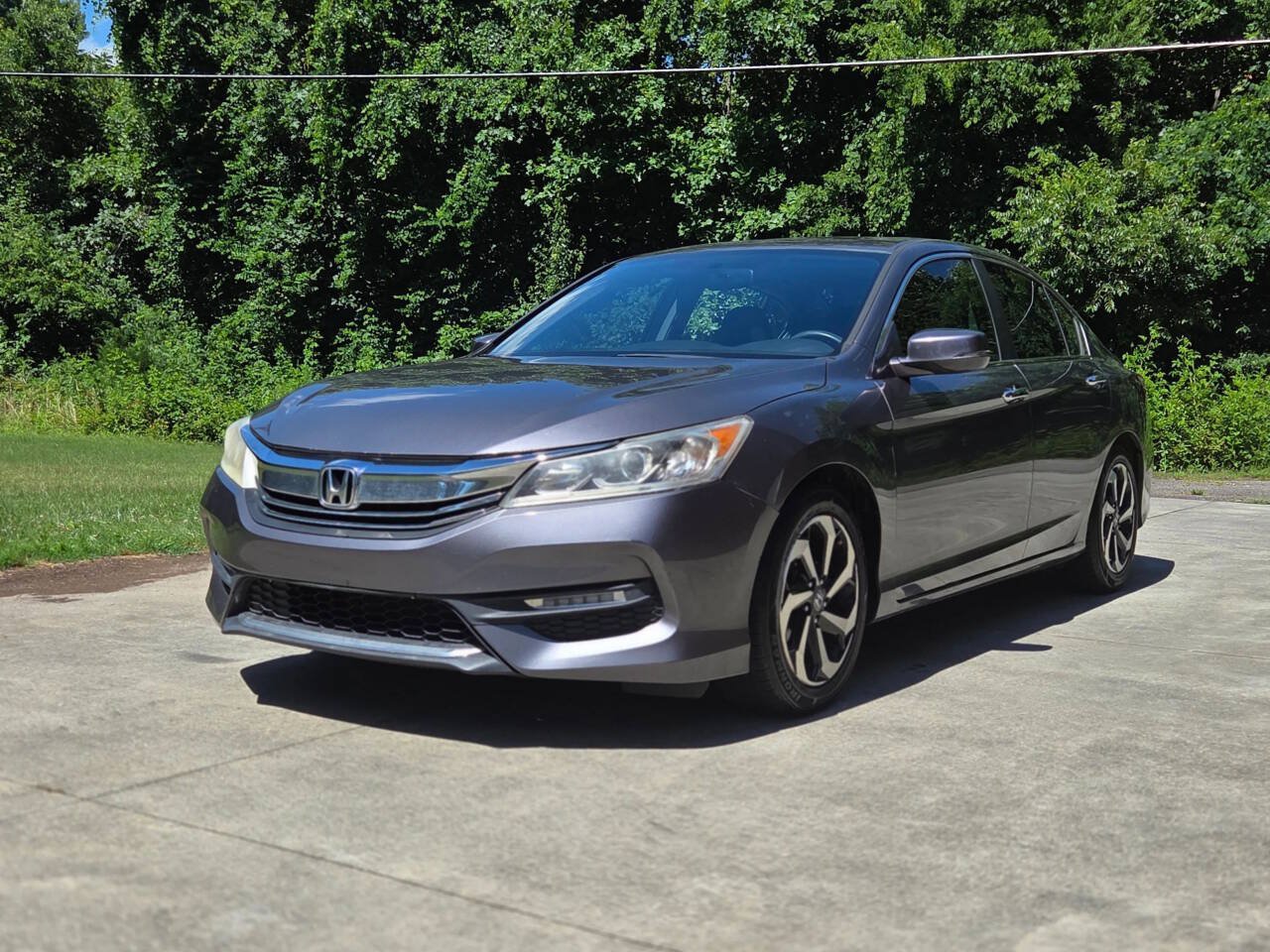 Used 2016 Honda Accord EX image 1
