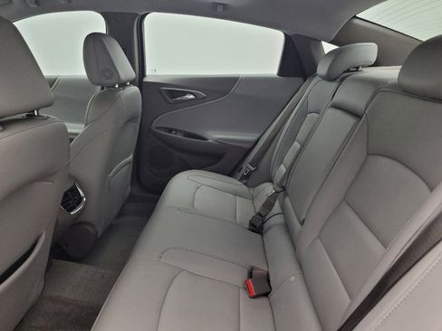 Used 2018 Chevrolet Malibu LT w/ Leather Package FWD image 18