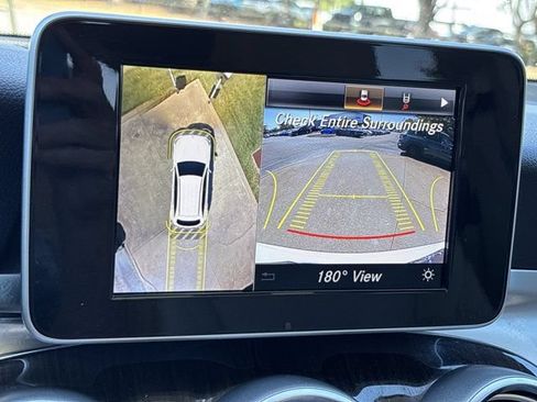 Used 2018 Mercedes-Benz GLC 300 4MATIC image 33