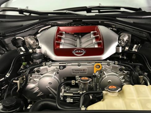 Used 2024 Nissan GT-R Premium w/ Floor Mat Package AWD/4WD image 18