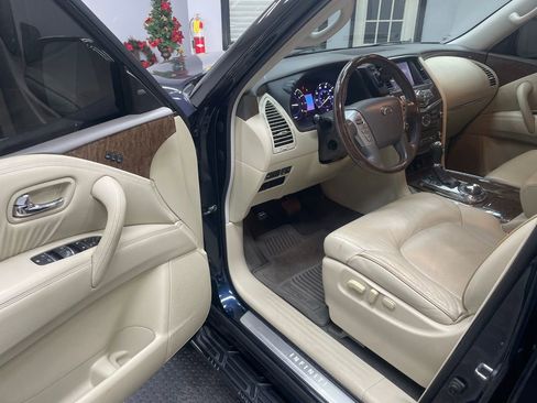 Used 2017 INFINITI QX80 4WD w/ Driver Assistance Package image 4