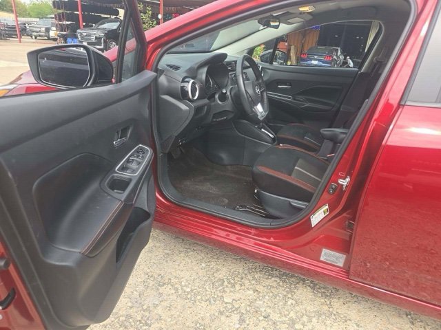 Used 2025 Nissan Versa SR FWD image 4