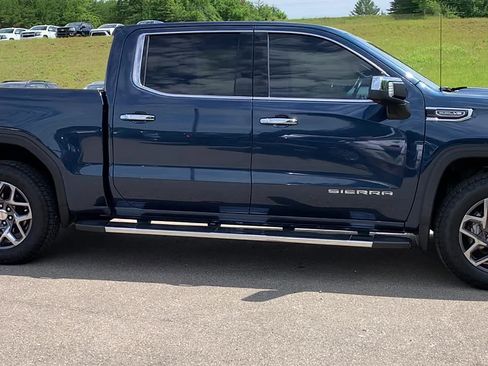 Used 2022 GMC Sierra 1500 SLT w/ SLT Premium Plus Package AWD/4WD image 5