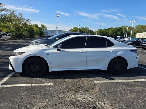 Used 2022 Toyota Camry SE w/ Convenience Package FWD image 5