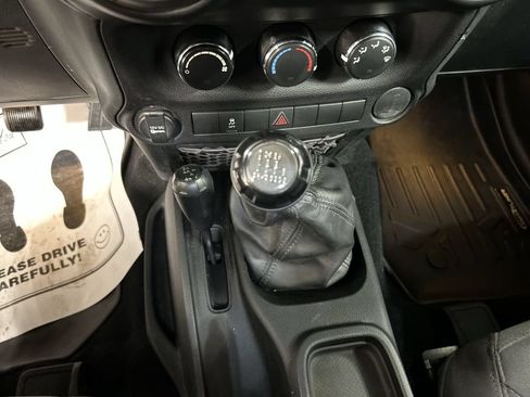Used 2018 Jeep Wrangler Sport AWD/4WD image 16