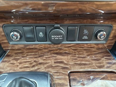 Used 2017 Nissan Armada Platinum w/ Captain Seat Package image 35